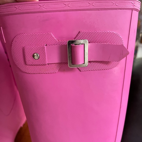Adorable Corkys Fuchsia Rain boots. - Picture 3 of 8